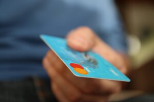 クレジットカード過払い金とは何か、その返還方法は？